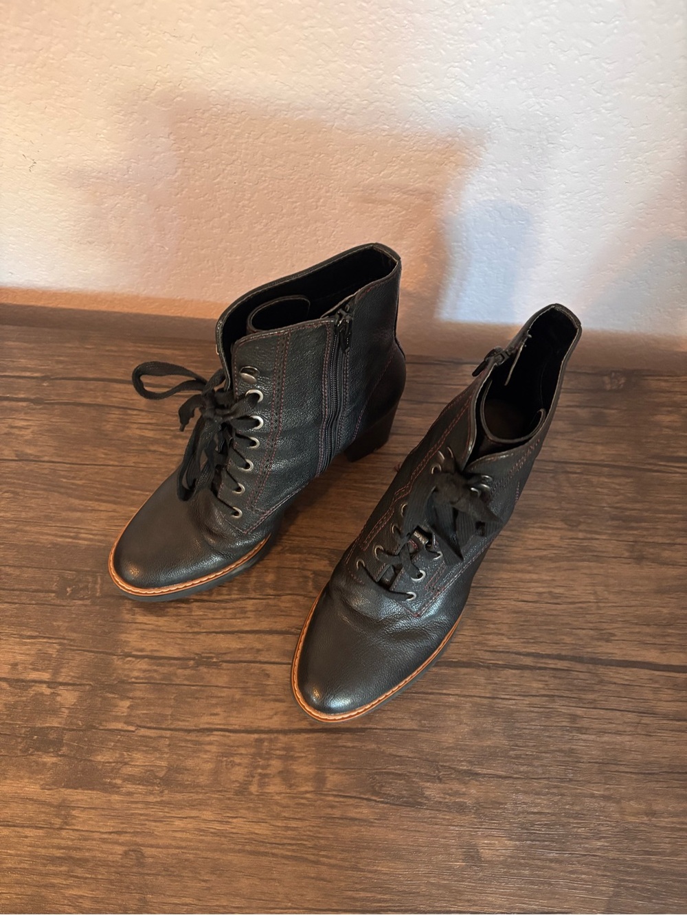 Naturalizer lace up boots shoes size 7.5 - Picture 2 of 8